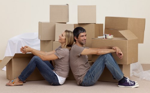 Professional man and van service supporting a Dagenham relocation